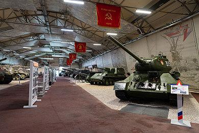 《最终幻想7：重生》30分钟实机演示 可操纵萨菲罗斯和扎克斯